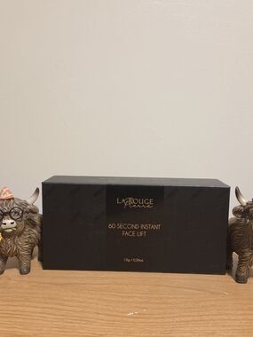 La Rouge 60 Second Instant Face Lift - Black